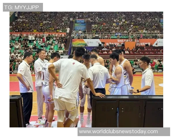 成都篮球队展现灵活战术与团队配合的精彩表现分析